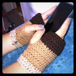 CUSTOM MADE HAND-WARMERS🌸